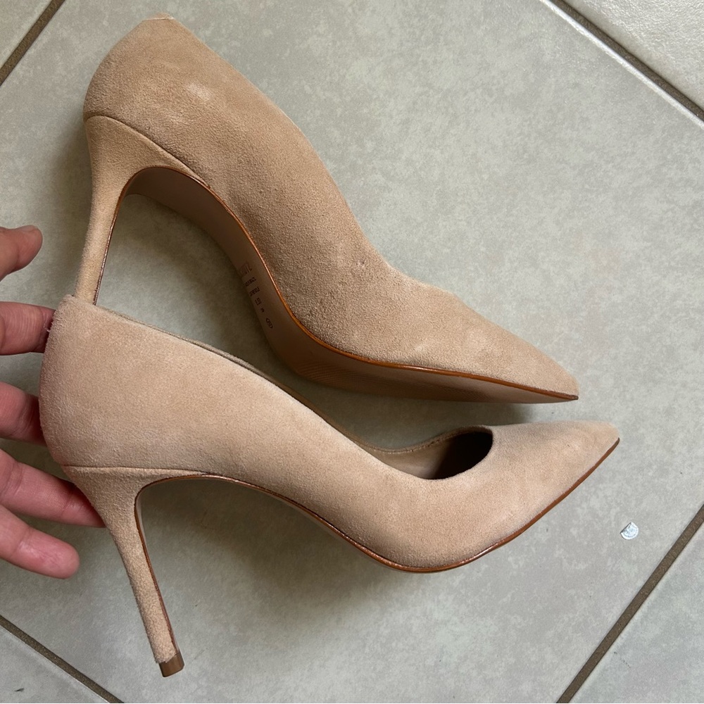 Schutz Lou pointed-toe pump in a honey beige suede - Picture 4 of 9